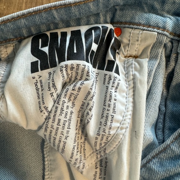 SNACKS Made in Los Angeles from Mother. - Picture 5 of 6